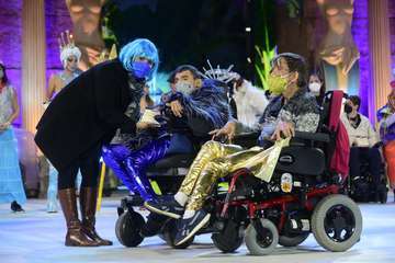 La XIII Gala de la Integración viste el escenario del Carnaval de La Tierra con el desfile de sus participantes/Lpcarnaval.